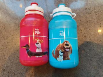 2 kleine drinkbusjes pets disponible aux enchères