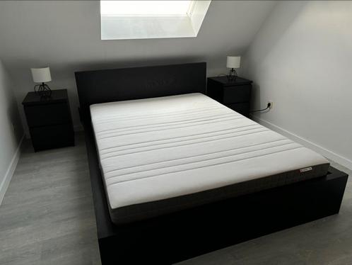 Ikea Malm slaapkamer bed + nachttafeltjes + commode, Maison & Meubles, Chambre à coucher | Chambres à coucher complètes, Utilisé