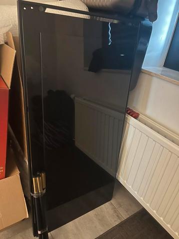 Salontafel beschikbaar voor biedingen