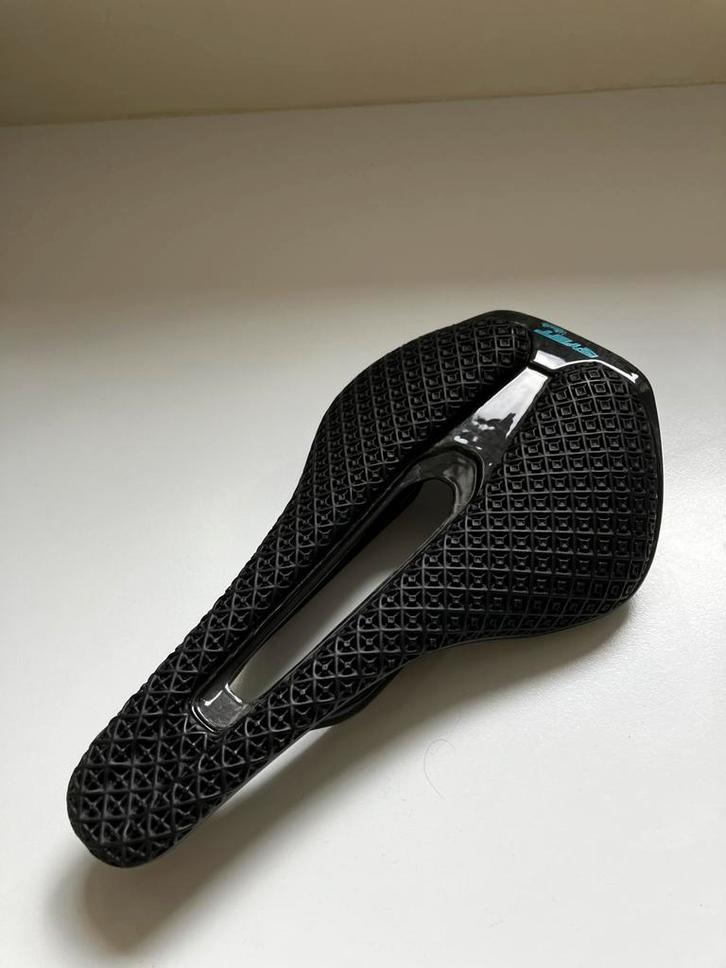 Ryet 3d geprint zadel met carbon rails, Vélos & Vélomoteurs, Vélos Pièces, Comme neuf, Enlèvement ou Envoi