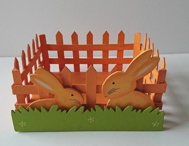 Houten servethouder met vrolijke paashaasjes - Pasen, Diversen, Pasen, Zo goed als nieuw, Ophalen of Verzenden