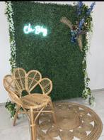 Grote stoel met “ oh baby “ neon en groene decoratie, Ophalen of Verzenden