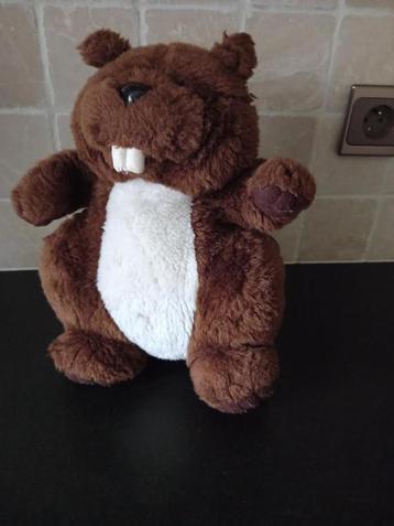 Knuffel bever beschikbaar voor biedingen
