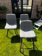 2 barkrukken en 1 lage stoel te koop, Huis en Inrichting, Barkrukken, Ophalen, Kunststof, Gebruikt, Met voetsteun