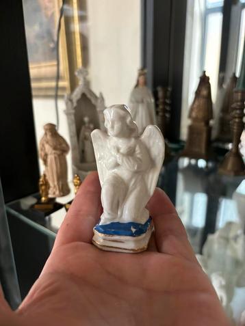 Figurine d'ange ancienne en porcelaine