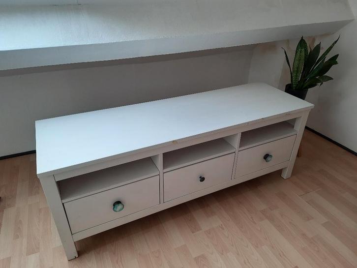 Banc TV IKEA 3 tiroirs, Maison & Meubles, Armoires | Mobilier de télévision, Comme neuf, Moins de 100 cm, 100 à 150 cm, 25 à 50 cm