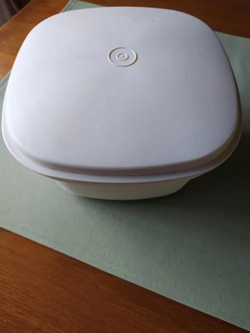 Serveerwonder van tupperware beschikbaar voor biedingen