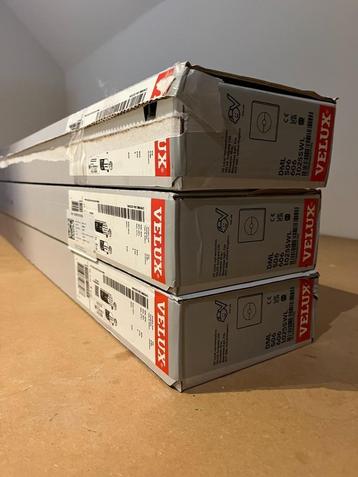 Velux rolgordijn elektrisch wit nieuw in verpakking beschikbaar voor biedingen