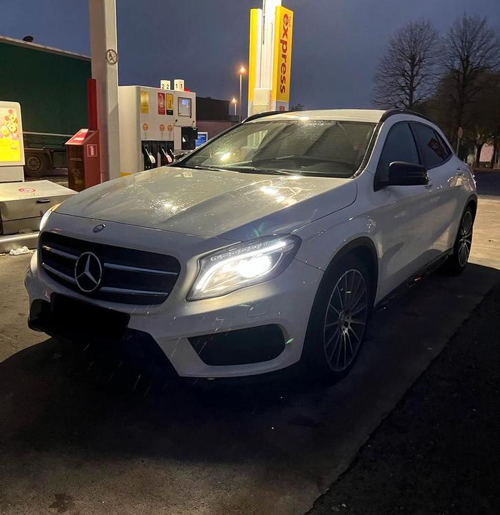 Mercedes GLA 180D Amg, Auto's, Mercedes-Benz, Particulier, GLA, Diesel, Euro 5, SUV of Terreinwagen, 5 deurs, Automaat, Wit, Zwart