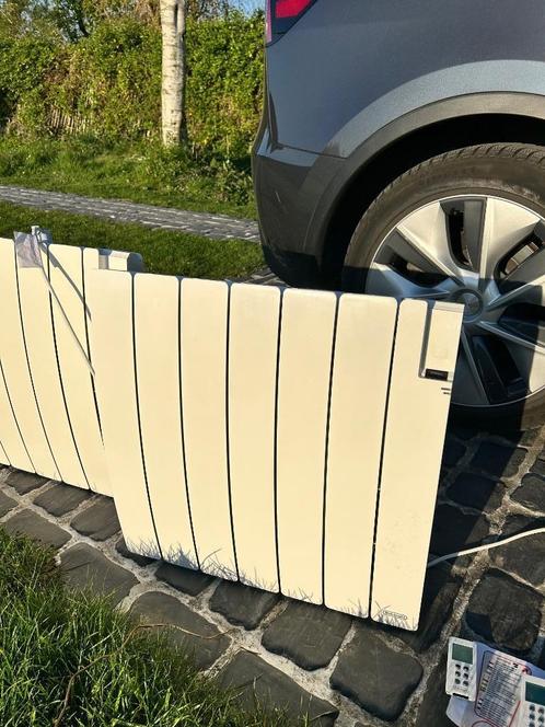 Bijverwarming Delonghi 1kW inertie (traagheidsradiator), Doe-het-zelf en Bouw, Verwarming en Radiatoren, Gebruikt, Radiator, 800 watt of meer