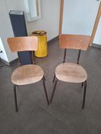 Oude school stoelen, Enlèvement
