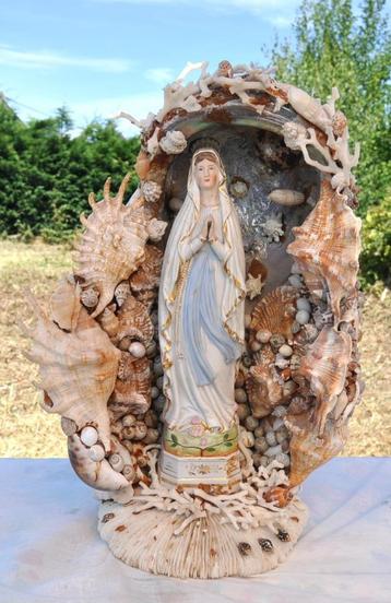 vierge en vieux bruxelles dans grotte lumineuse coquillage  beschikbaar voor biedingen