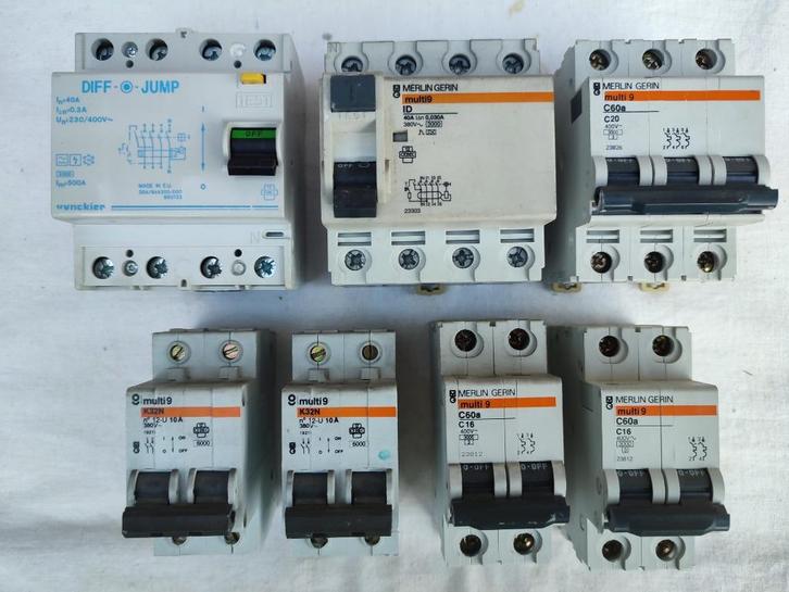 Disjoncteurs différentiels, Doe-het-zelf en Bouw, Elektriciteit en Kabels, Gebruikt, Overige typen, Ophalen of Verzenden