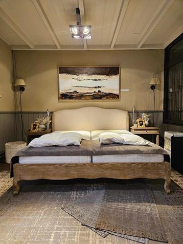 Landelijke EIKEN  bed met matras beschikbaar voor biedingen