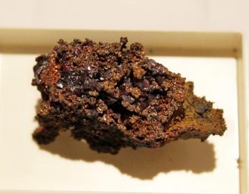 CUIVRE avec CUPRITE de Chine, Collections, Minéraux & Fossiles, Enlèvement ou Envoi, Minéral
