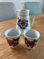 Kannetje met 2 bekers in handgemaakt oostenrijks porselein, Ophalen, Zo goed als nieuw, Overige stijlen, Kop(pen) en/of Schotel(s)