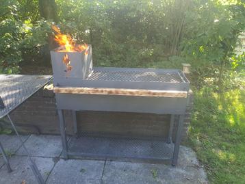 Houtgestookte grill, handgemaakt