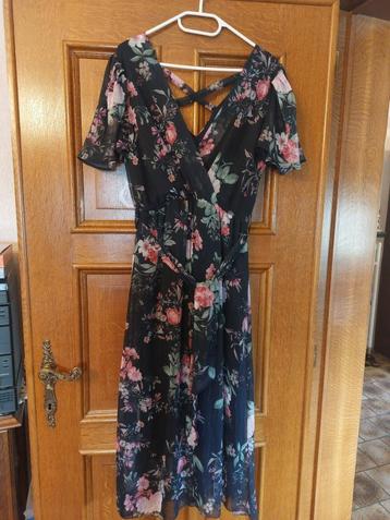 lang donkerblauw gebloemd kleed beschikbaar voor biedingen