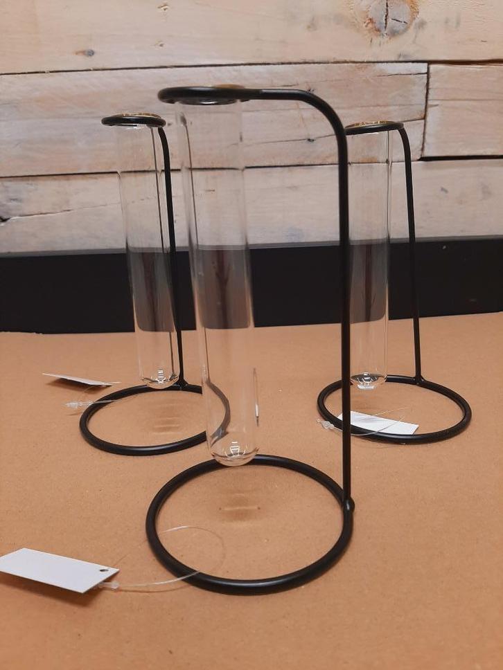 Metalen staander met vaasje (6 stuks/doos), Huis en Inrichting, Overige Huis en Inrichting, Nieuw, Ophalen