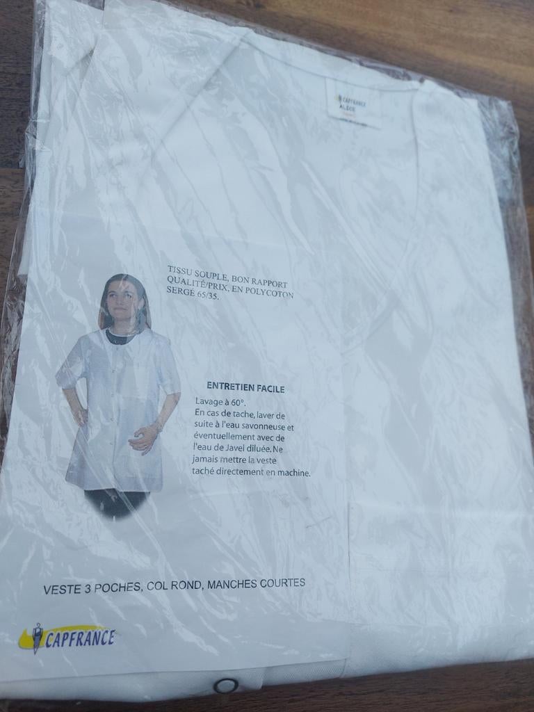 Veste blanche neuve, Mons, Enlèvement