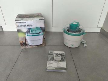 IJsmachine met handleiding en receptideeën  beschikbaar voor biedingen