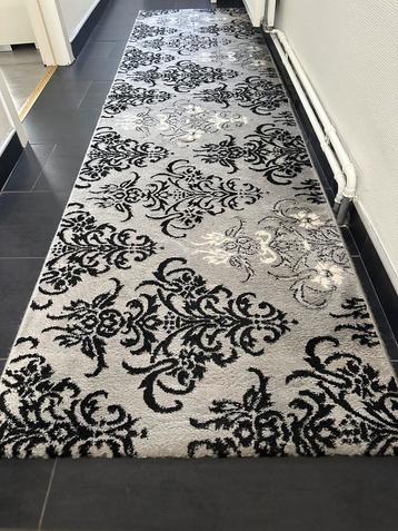 3 tapijten – 2 grote (200x300) + 1 loper (80x300) beschikbaar voor biedingen