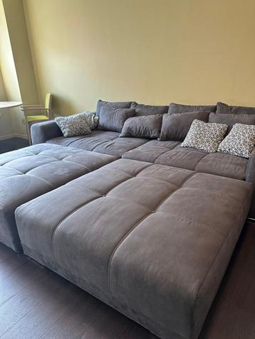 Luxe sofa te koop beschikbaar voor biedingen