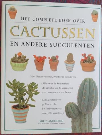 Het complete boek over cactussen en andere succulenten beschikbaar voor biedingen