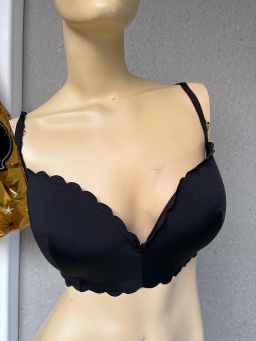 zwarte bikini bovenstuk h&m 85c, Kleding | Dames, Badmode en Zwemkleding, Zo goed als nieuw, Bikini, Zwart, Ophalen of Verzenden