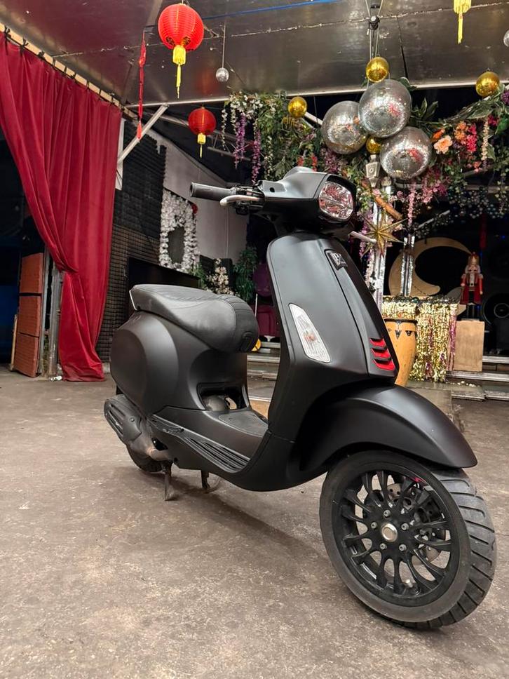 Vespa Sprint S E5 MATT ZWART 2022 10k km, Fietsen en Brommers, Scooters | Vespa, Nieuw, Vespa S, Klasse B (45 km/u), Benzine, Ophalen