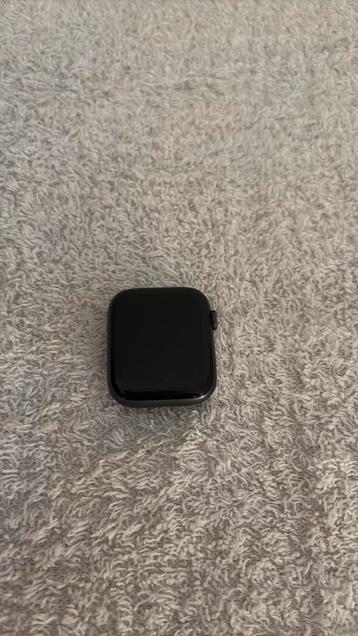 Apple Watch Series 4 - 44mm beschikbaar voor biedingen