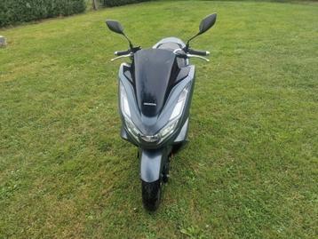 Honda Pcx 2022 889km goede algemene staat! 0493 3662,56  beschikbaar voor biedingen