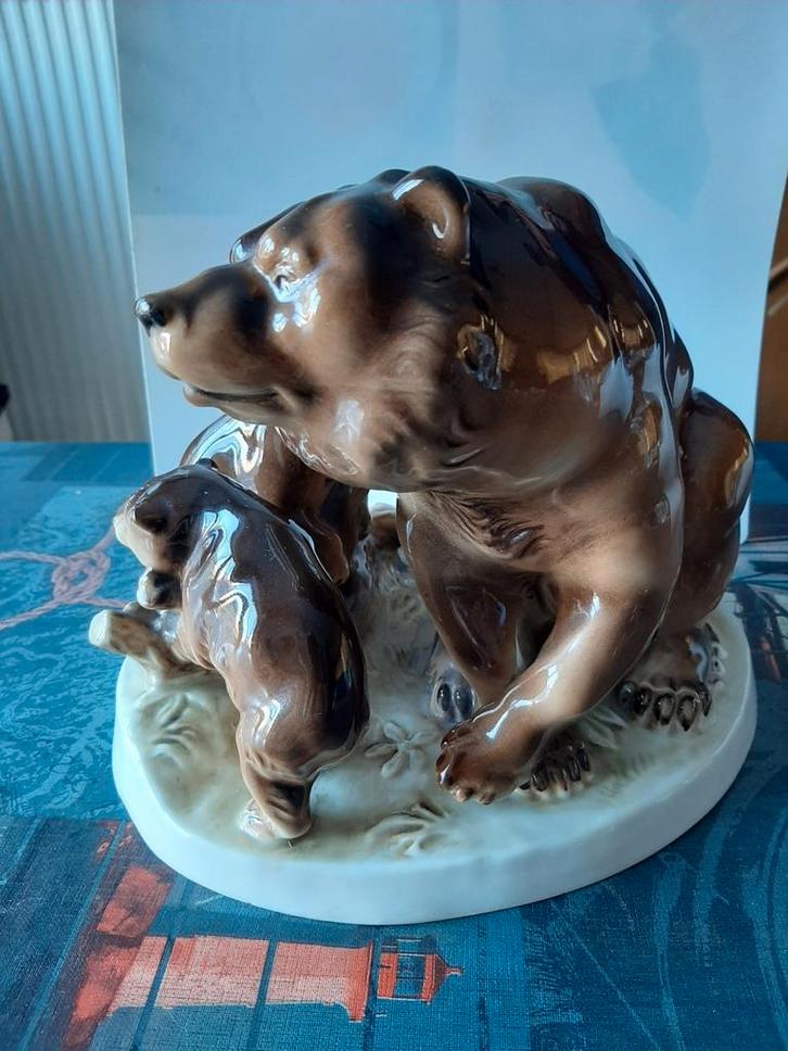 Tsjechische porseleinen bruine berenfamilie, Verzamelen, Beelden en Beeldjes, Zo goed als nieuw, Ophalen of Verzenden