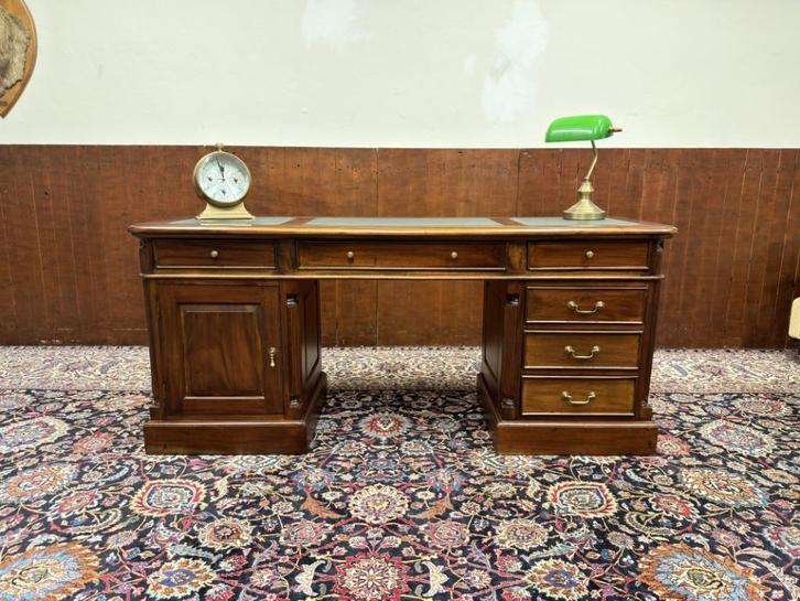 Klassiek Engels Ondiep Chesterfield Bureau, Antiek en Kunst, Antiek | Kantoor en Zakelijk, Ophalen of Verzenden