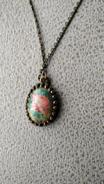 Ketting met antieke cameo van Michal Negrin, Enlèvement ou Envoi, Cuivre, Collier
