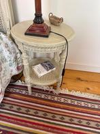 Deux lits anciens 1 mètre de large et 2 tables de nuit, Maison & Meubles, Chambre à coucher | Lits, Ancien, 100 cm, Beige, Comme neuf