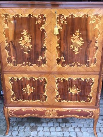 Sierlijke Louis XV kast met ingelegd fineer, Ophalen