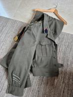 Vintage 1974 militaire kledij oorlog, Ophalen
