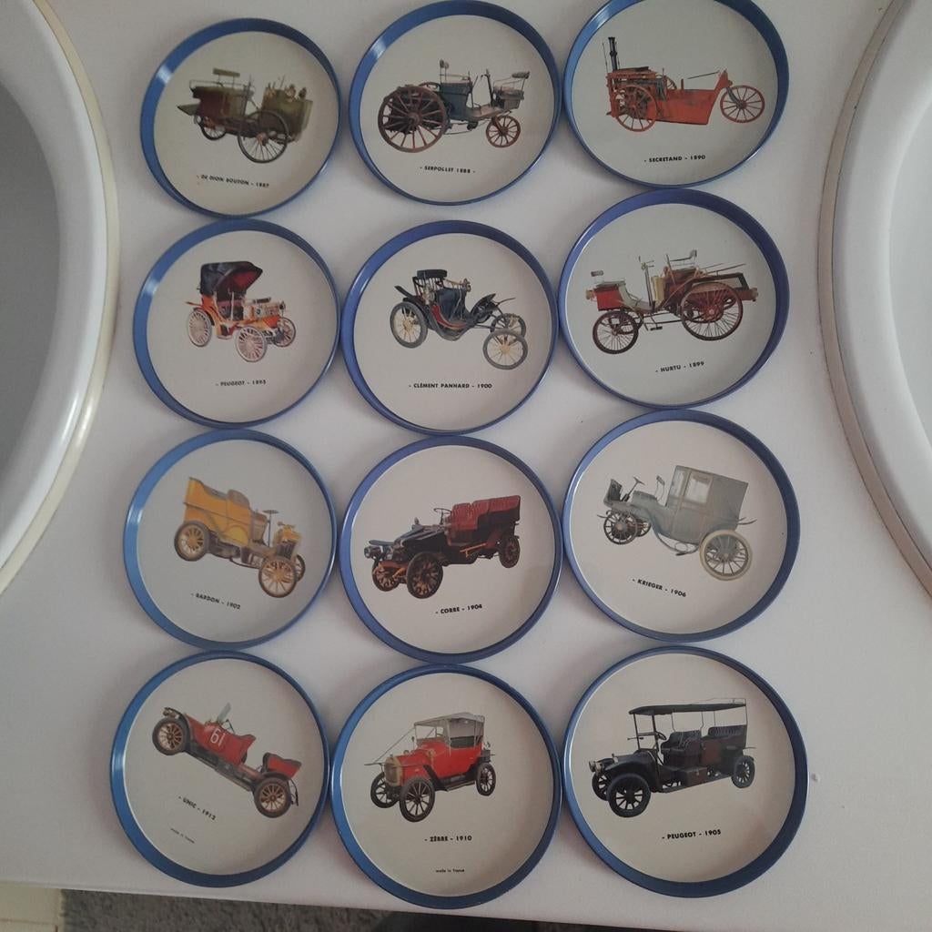 VINTAGE: 12 GLASONDERZETTERS OLD TIMER auto´s*SAMO CHIPS*TOP, Huis en Inrichting, Woonaccessoires | Onderzetters, Zo goed als nieuw