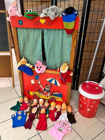 Handpoppen poppenkast beschikbaar voor biedingen