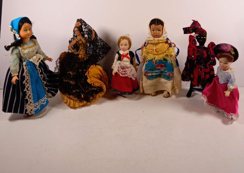 Lot de 6 poupées - costume folklorique, Collections, Enlèvement ou Envoi, Utilisé, Poupée