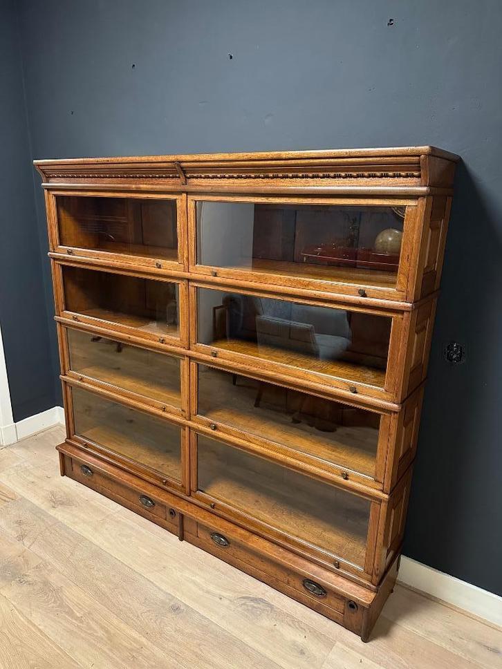 Antieke notenhouten Globe Wernicke boekenkast, Antiquités & Art, Antiquités | Bureau & Affaires, Enlèvement ou Envoi