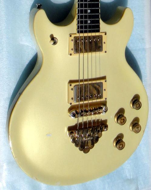 IBANEZ ARTIST 1982, Muziek en Instrumenten, Snaarinstrumenten | Gitaren | Elektrisch, Zo goed als nieuw, Solid body, Ibanez, Ophalen of Verzenden
