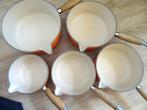 Le Creuset 5 steelpannen sauspannen samen met het houten rek, Huis en Inrichting, Ophalen of Verzenden, Gebruikt, Gietijzer, Pannenset