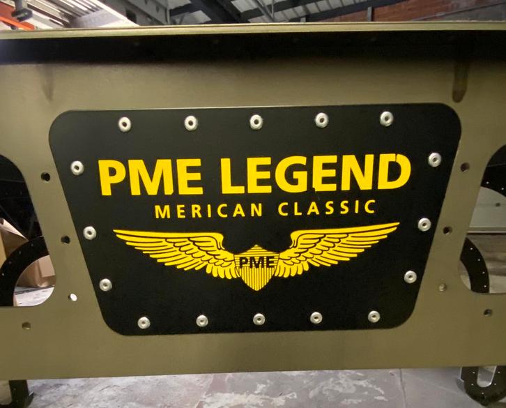 PME LEGEND stoere metalen tafel / bureau met 2 banken, Huis en Inrichting, Tafels | Sidetables, Gebruikt, 75 cm of meer, 150 tot 200 cm