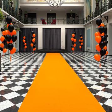 Oranje loper 1 of 2 meter breed beschikbaar voor biedingen