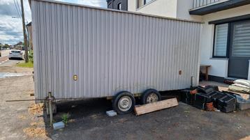 Werfkeet  / Container  beschikbaar voor biedingen