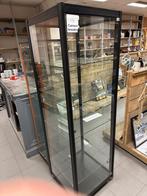 vitrine kast zwarte rand, Huis en Inrichting, Kasten | Vitrinekasten, Ophalen, Gebruikt, Onfo@jkz.vr, Glas