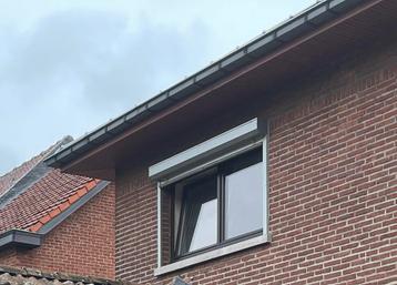 Houten raam - dubbel glas met rolluik beschikbaar voor biedingen