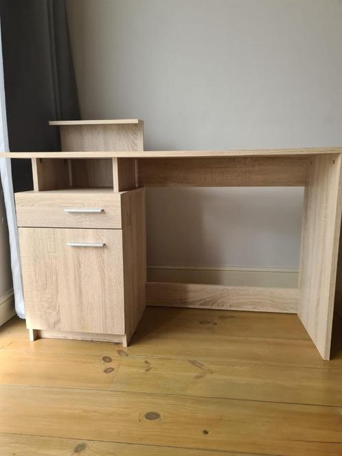 Kantoor van IKEA — licht eiken — in goede staat, Huis en Inrichting, Bureaus, Zo goed als nieuw, Bureau, Ophalen